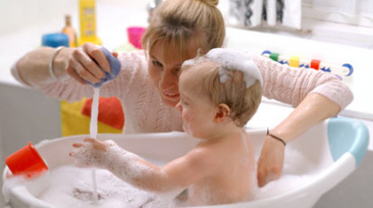 Купание малыша: основные правила проведения водных процедур