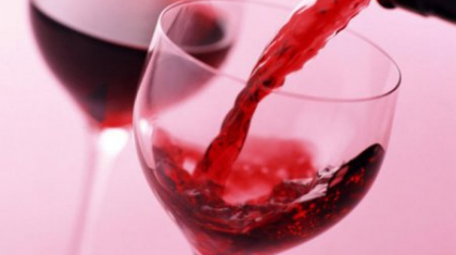 Можно ли кормящей маме пить красное вино?