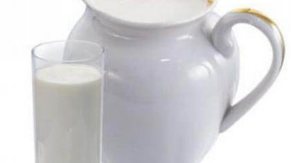 Можно ли кормящей маме пить молоко?