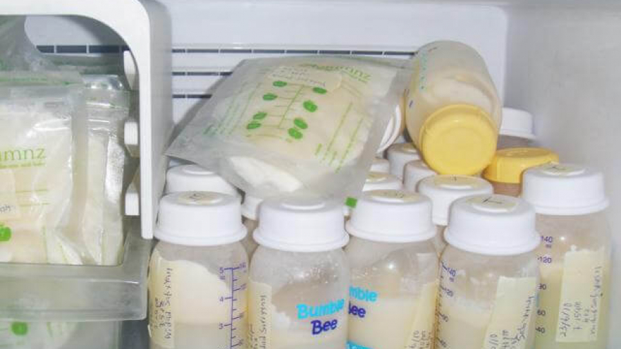 Как замораживать сцеженное грудное молоко